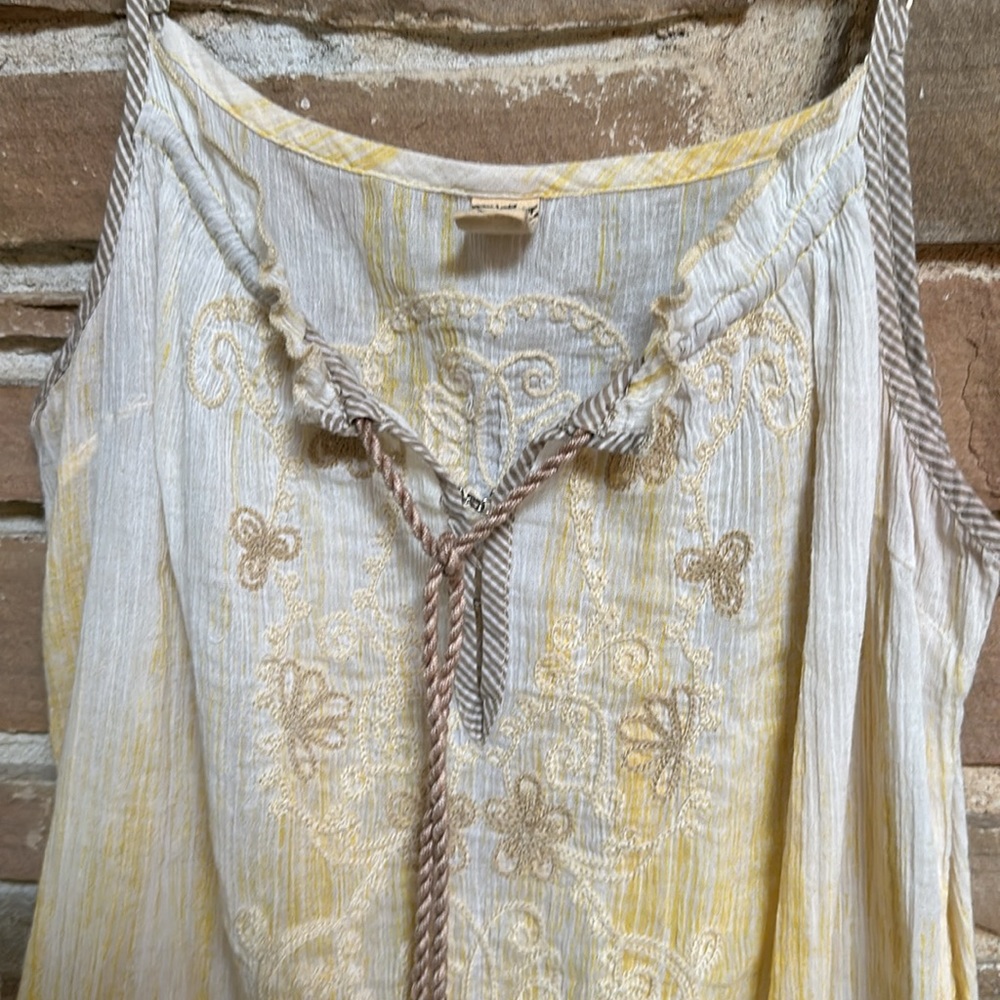 Embroidered Tank Top - Picture 2 of 6